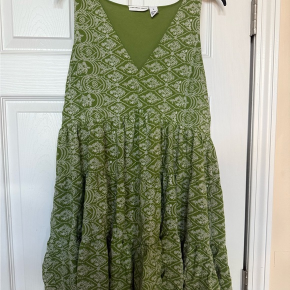 Sincerly Jules Dresses & Skirts - Sincerely Jules Green floral mini Dress size Large great condition